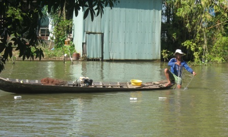 Một tiểu thương thả gần 2 tấn cá nước ngọt ra sông - 1 Nguồn lợi thủy sản cạn kiệt khi bị con người khai thác quá mức mà không tái tạo