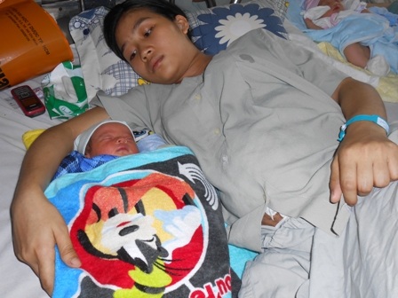 Hiện bé gái và chị Huyền đều khỏe mạnh và có thể 10 ngày sau chị Huyền được xuất viện