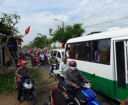Điểm kẹt xe tại cầu Gạch Nhum kéo dài hơn 2km