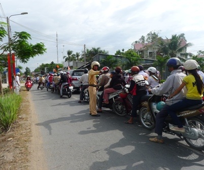 Điểm kẹt xe tại cầu Gạch Nhum kéo dài hơn 2km