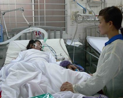 Dù được các bác sĩ tích cực cứu chữa nhưng đến nay chị H. vẫn trong tình trạng hôn mê sâu