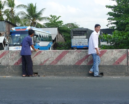 Người đi bộ không chịu thua