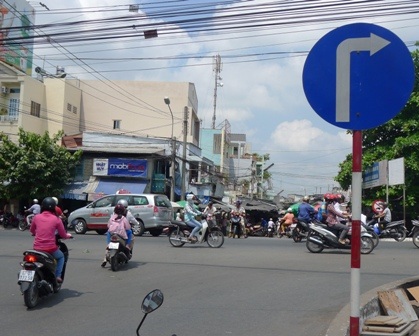 Người đi bộ không chịu thua