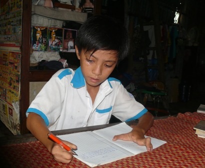 Mang trên mình những khuyết tật bẩm sinh nhưng Càng Cua luôn đạt học sinh giỏi trong 4 năm qua