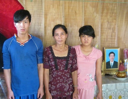 Chị Bảnh Em đã bán bầy gà rồi mà vẫn chưa đủ tiền cho em Xuân Khánh lên Cần Thơ dự thi ĐH