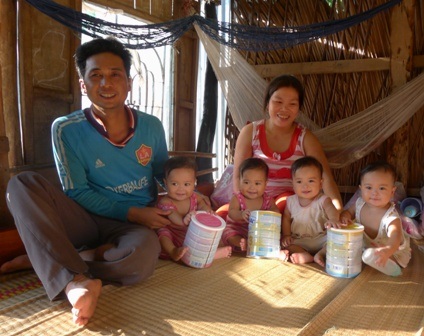 Gia đình Việt, Nam, Hạnh Phúc (tính từ phải qua)