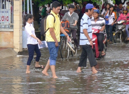 Cùng nhau lội nước