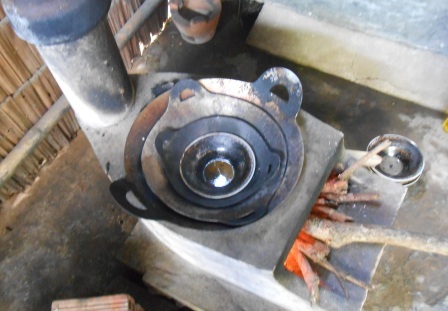 Lò luyện thuốc của bà Tư chỉ đơn giản như thế này