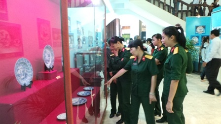 Trưng bày hàng trăm cổ vật trong con tàu đắm ở Cà Mau