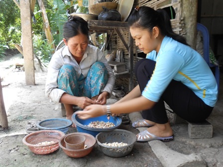 Nữ sinh nghèo và nỗi lo giấc mơ giảng đường sắp vụt tắt