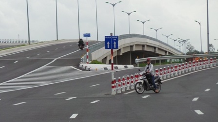 Ẩn hoạ tại cung đường “hoành tráng”, biển báo “tí hon”