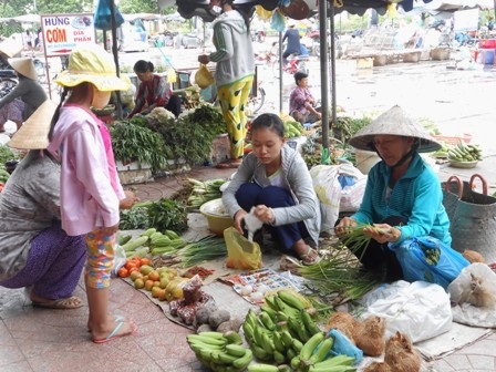 Gần 20 năm qua, những cọng rau, nải chuối... giúp mẹ con chị Hồng đắp đổi qua ngày