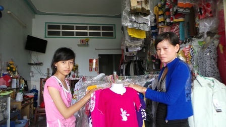 Ngày định mệnh đã khiến anh Trinh thành người tàn tật, mọi gánh nặng dồn sang vai chị Trang