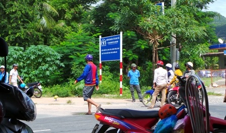 Vào mấy ngày này, hàng quán quanh núi Cấm vắng tanh