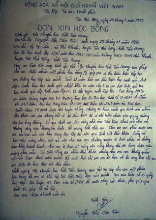 Vừa đi học, vừa ra đồng giúp mẹ nữ sinh vẫn đỗ 3 trường ĐH