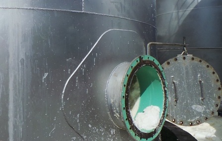 Theo nguồn tin của Dân trí, bồn xảy ra sự việc là bồn dầu đặc