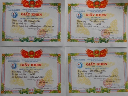 Dù gia đình luôn rơi vào cảnh khó khăn, túng thiếu, nhưng suốt 12 năm học Nho luôn là học sinh giỏi