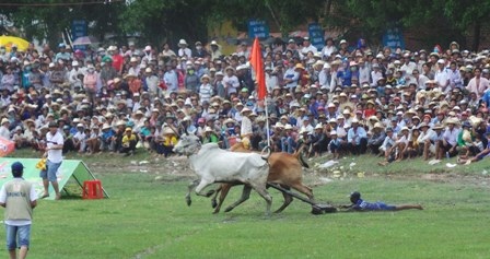 Một tài xế bị kéo lê