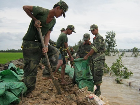 Vỡ đê, nước nhấn chìm 550 ha lúa