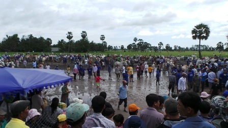 Toàn cảnh sân bò chuẩn bị ra sân thi đấu