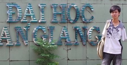 Nhờ bạn đọc Dân trí tiếp sức, Minh Trí đã yên tâm theo đuỗi ước mơ giảng đường của mình