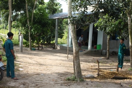 Đổ xô đến xem bé không chân tay vì tin đồn “bé biết nói chuyện”