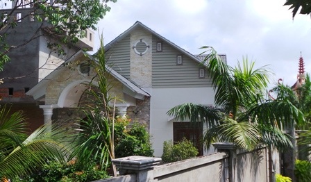 Căn biệt thư khang trang mà sư Tấn đang ở khi hết việc bên chùa