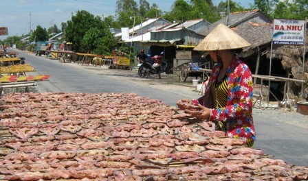 Thị trường khô “nhâm nhi” ngày tết hối hả vào mùa