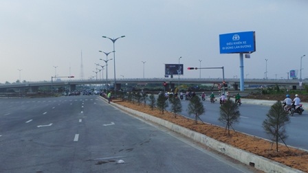 Cầu vượt IC3 - cầu Cần Thơ cắt ngang tuyến đường Võ Nguyên Giáp