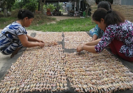 Còn đây là khô vũ nữ chân dài độc nhất ở miền Tây.