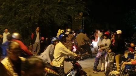 Những bãi giữ xe lớn như của anh N.V.T. kiếm được gần 2 triệu một đêm