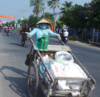 Còng lưng cho những chuyến hàng