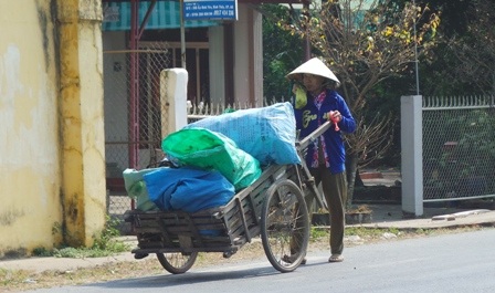 Tết tận ngõ,... mẹ vẫn còn bươn chải ngoài đường