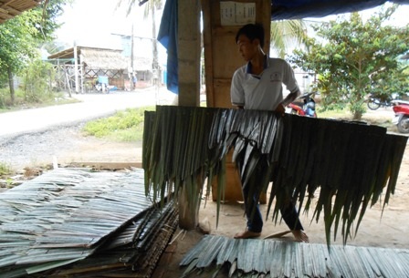 Quốc Nguyên rất lo lắng, sợ bệnh tình cướp đi người mẹ tần tảo một mình nuôi em khôn lớn