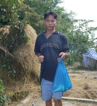 Hai cha con khốn khổ khi mẹ bỏ đi biệt tích