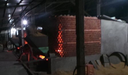 Mỗi khi bước vào vụ thu hoạch, các lò sấy lúa ở ĐBSCL phải làm việc luôn cả ban đêm