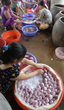 Từ đây chuột được đưa về các tỉnh miền Đông Nam Bộ và TP Hồ Chí Minh để tiêu thụ.