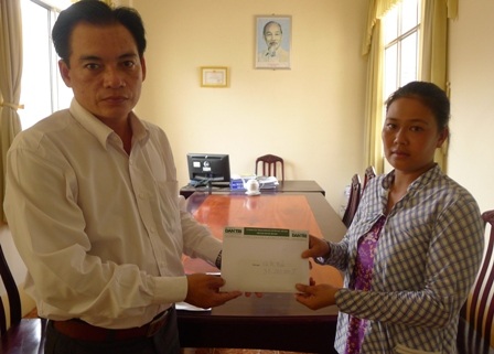 Ông Bạch Văn Em – Phó Chủ tịch UBND xã Đông Thuận đại diện bạn đọc