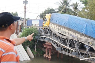 Chiếc xe quá tải trọng gây sập cầu