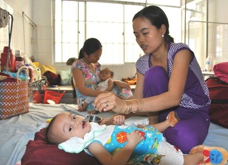 Do nắng nóng số lượng trẻ em nhập viện mỗi ngày một tăng cao