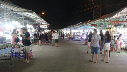 Khu mua sắm quà lưu niệm