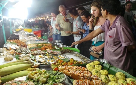 Kiên Giang dẫn đầu về doanh thu ngành du lịch ở miền Tây - 2 Chợ đêm Dinh Cậu (Phú Quốc) - sứt hút cho du khách tìm đến Kiên Giang