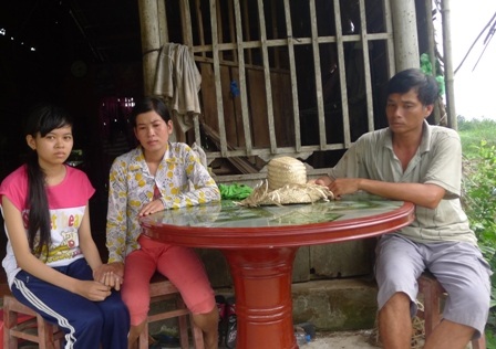 Vợ chồng nghèo mong bán được thận cứu con gái