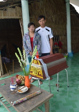 Vụ tử vong sau tiêm Quinvaxem: Người nhà phản ứng dữ dội với cán bộ Trạm y tế