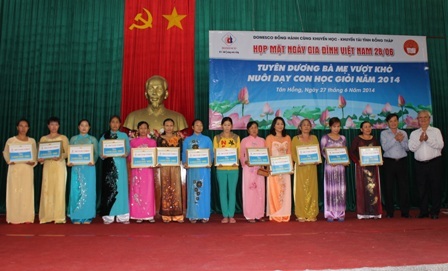Hội Khuyến học Đồng Tháp trao hơn 15.000 suất học bổng đến học sinh nghèo - 2 Hội Khuyến học Đồng Tháp trao hơn 15.000 suất học bổng đến học sinh nghèo