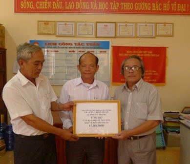 Cán bộ nhân viên huyện Thới Lai ủng hộ hơn 17 triệu đồng "Tiếp sức ngư dân bám biển" - 1 Cán bộ nhân viên huyện Thới Lai ủng hộ hơn 17 triệu đồng Tiếp sức ngư dân bám biển