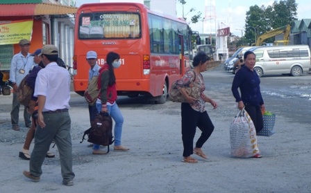Sĩ tử thong thả “lai kinh ứng thí” - 1 Các bến xe thưa thớt sĩ tử lên kinh dự thi.