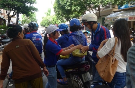 Sĩ tử, phụ huynh ùn ùn rời thành phố Cần Thơ