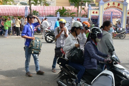 Nhà chùa, nhà thờ cùng mở cửa đón sĩ tử - 1 Khi các thí sinh đến chùa Khánh Quang, BTC sẽ bố trí chỗ ở gần với điểm thi của các thí sinh