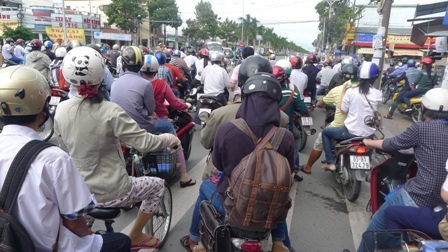 Sĩ tử, phụ huynh ùn ùn rời thành phố Cần Thơ